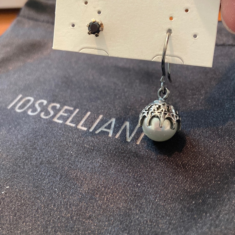 Iosselliani faux pearl dangle earring with black zircon stub